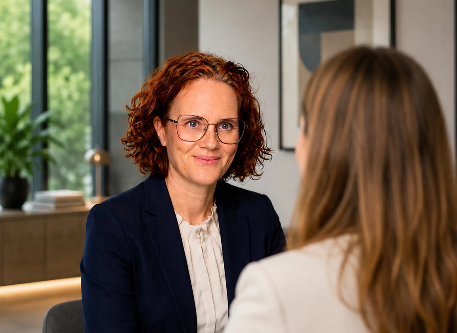 Katrin Lebherz von LIVADIS Immobilien im persönlichen Beratungsgespräch zur Immobilienbewertung in Darmstadt
